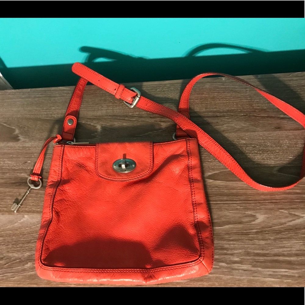 Fossil Marlow Leather Crossbody in Tomato Red